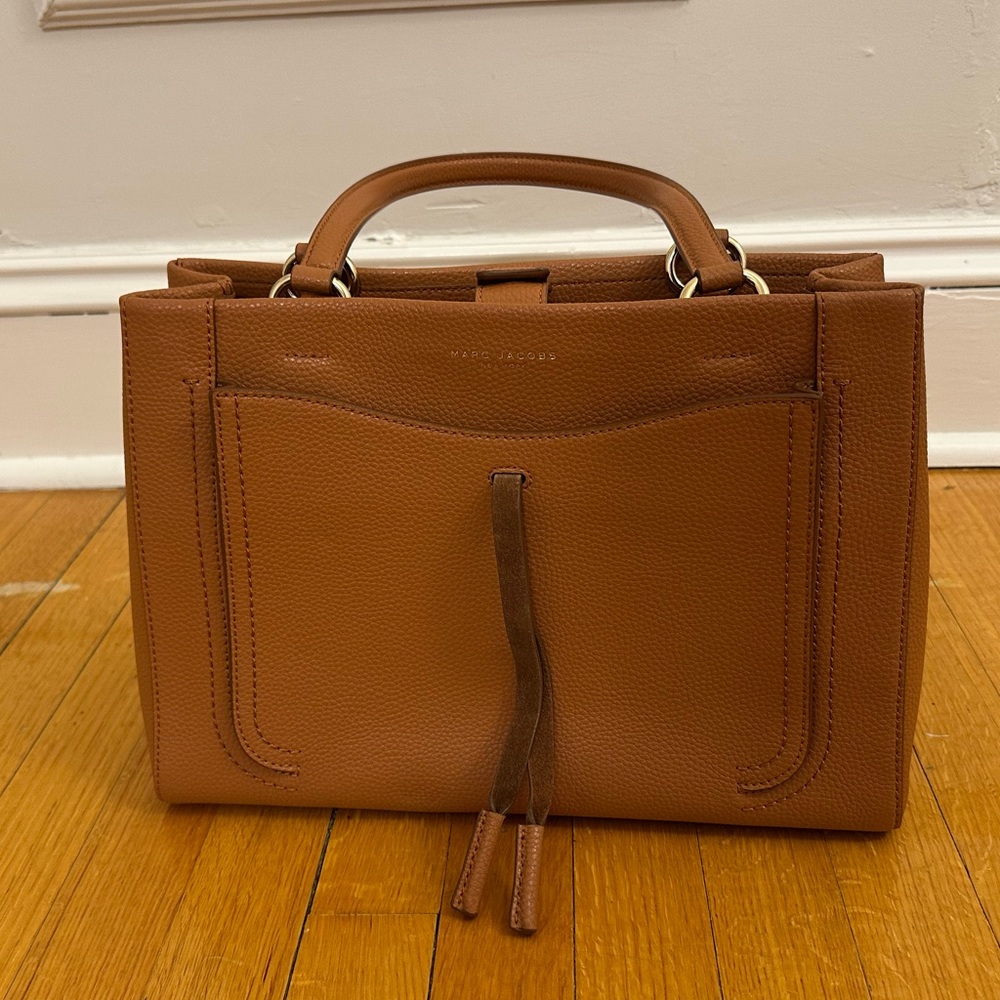 Marc Jacobs Maverick bag in a smoked almond color